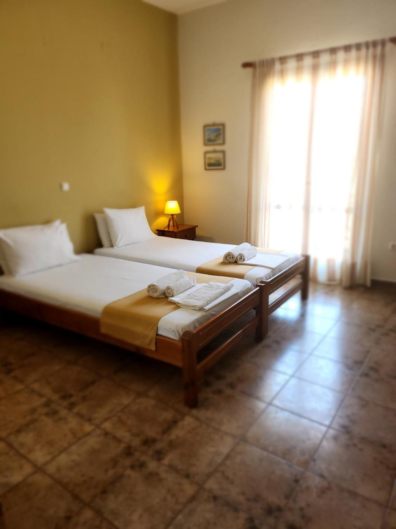 Theodorou Hotel Azolimnos Værelse billede